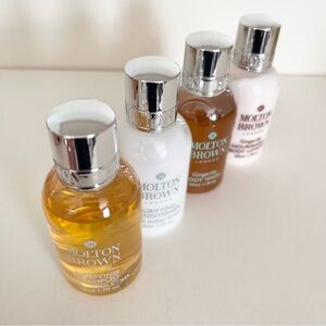 Hold New Molton Brown travel set